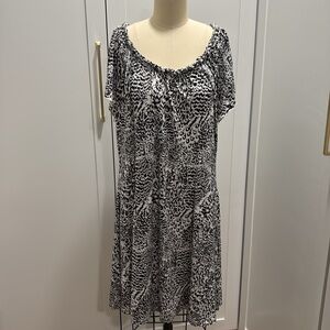 Black and white print XL dress.